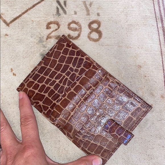 Nueva Nota Other - Beautiful brown leather wallet.